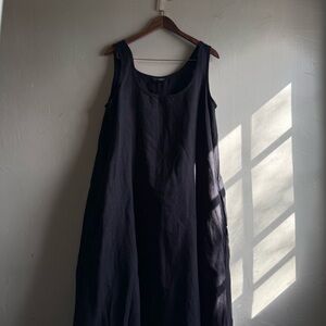 Eva’s Sunday sleeveless linen summer maxi dress